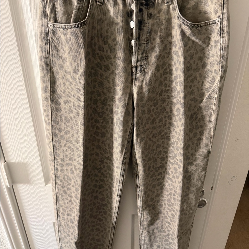 Universal Thread Tan High-Waisted Jeans
